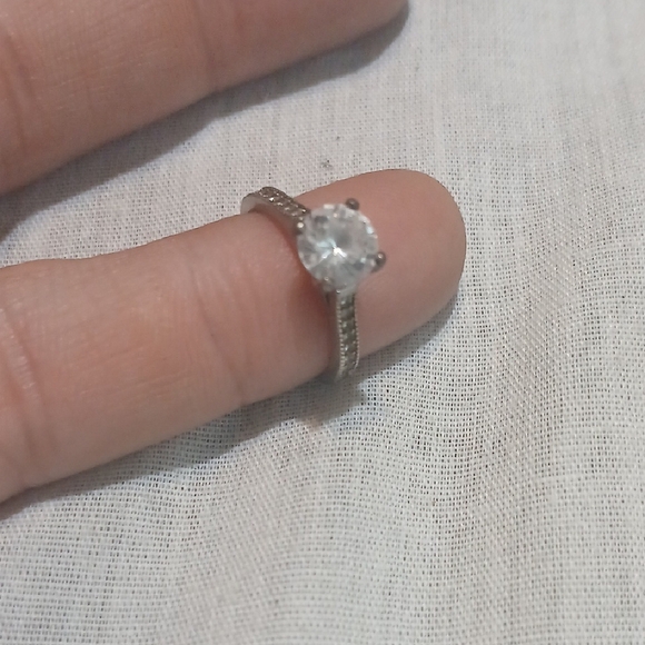 "Make Offer" Elegant Silver Ring with Clear Gemstone - Picture 1 of 3